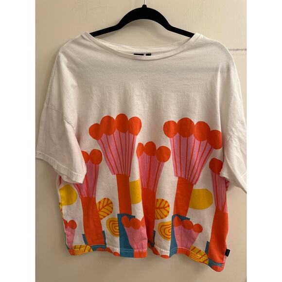 Marimekko x Uniqlo Floral Pompula Pompom Red Pink Flower Boxy White T-Shirt XL - Picture 2 of 7